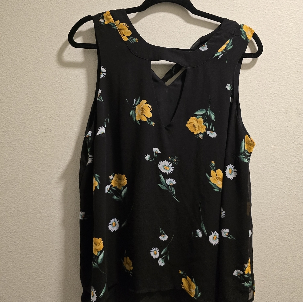 Torrid Tank Black Floral Print Daisy Rose Keyhole Tie Back Neck Sz 0